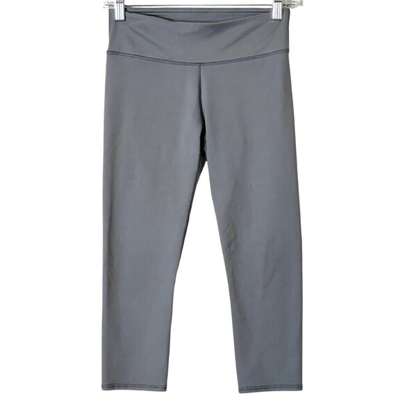 🌺 Fabletics Mid Rise PowerHold Gray Capri Leggings Size XS - Picture 1 of 11